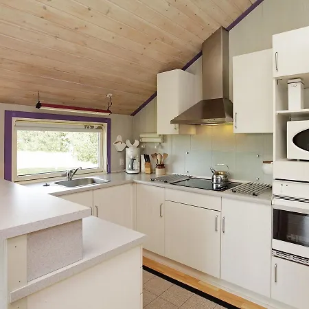 Semesterbostad Two-bedroom Holiday In 4