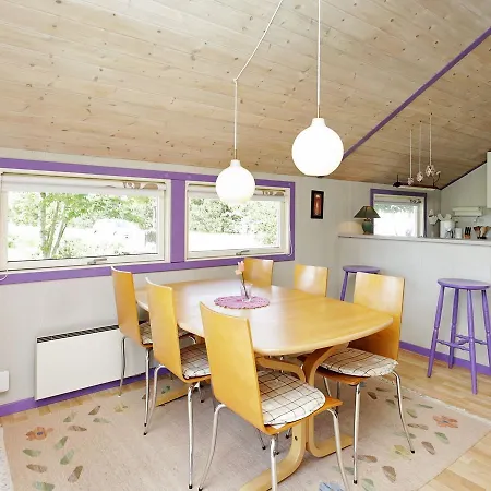 Two-bedroom Holiday In 4 * Oksbøl