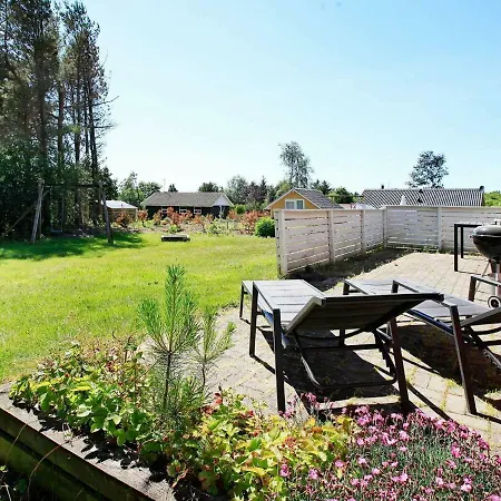 Two-bedroom Holiday In 4 Semesterbostad